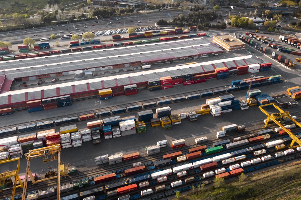Efficient and Sustainable: The Role of Train Freight Services in Modern Logistics